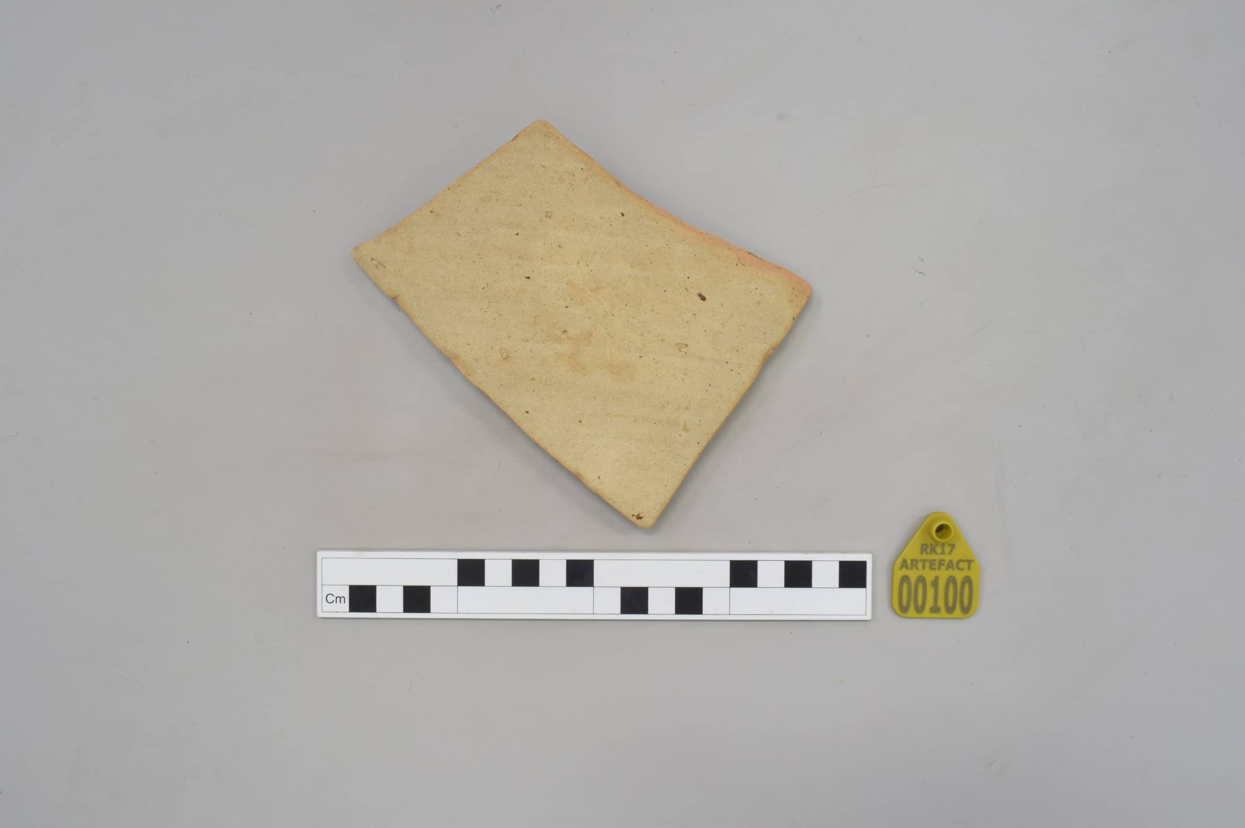Sherd Seville ‘olive-jar’ found on VOC-ship Rooswijk