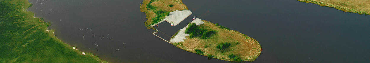 Luchtfoto van Senneroog, Lauwersmeer