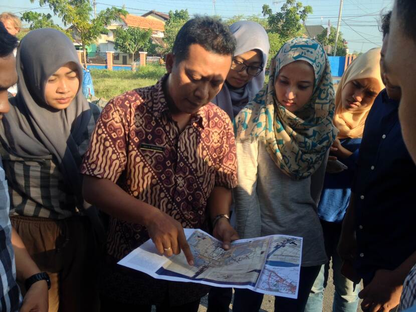 Groep mensen tijdens een overleg in Probolonggo, Indonesië